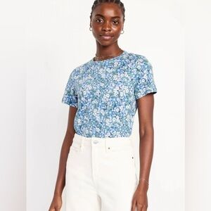 Old Navy Women's Size Medium EveryWear Crop Top Relaxed T-Shirt in Blue Floral
